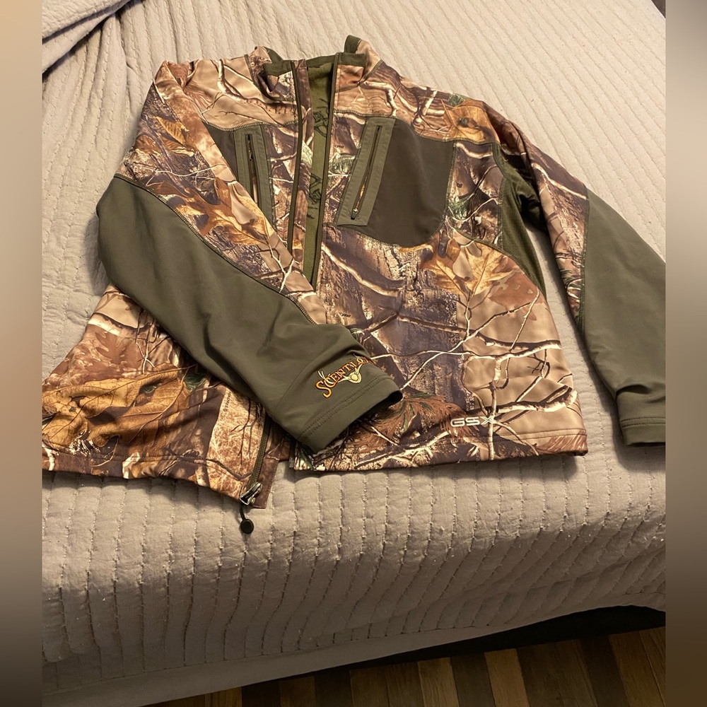 Men’s scent lock water proof real tree Camo jacket size large